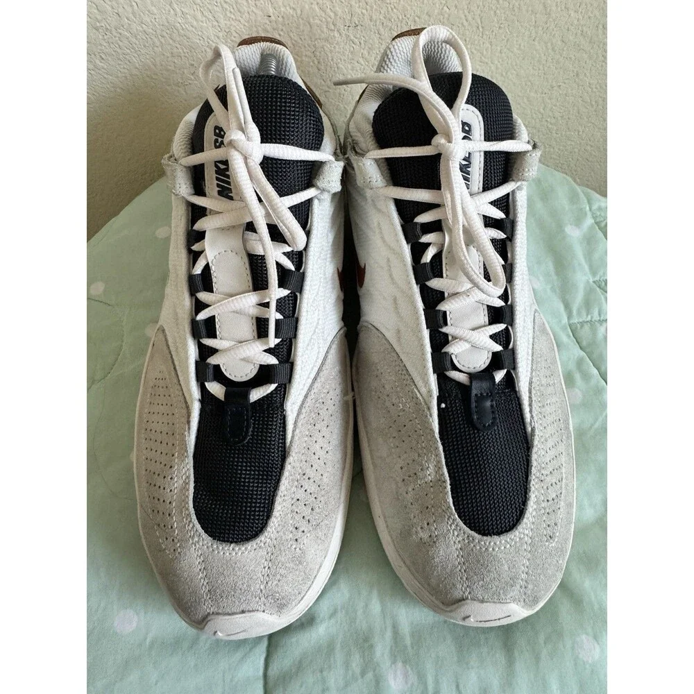 Nike SB Vertebrae sneakers in the Summit White and Monarch Mens Size 11